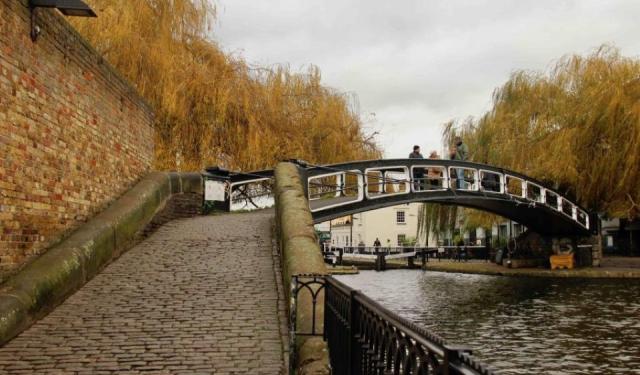 The Regent's Canal Walking Tour in London